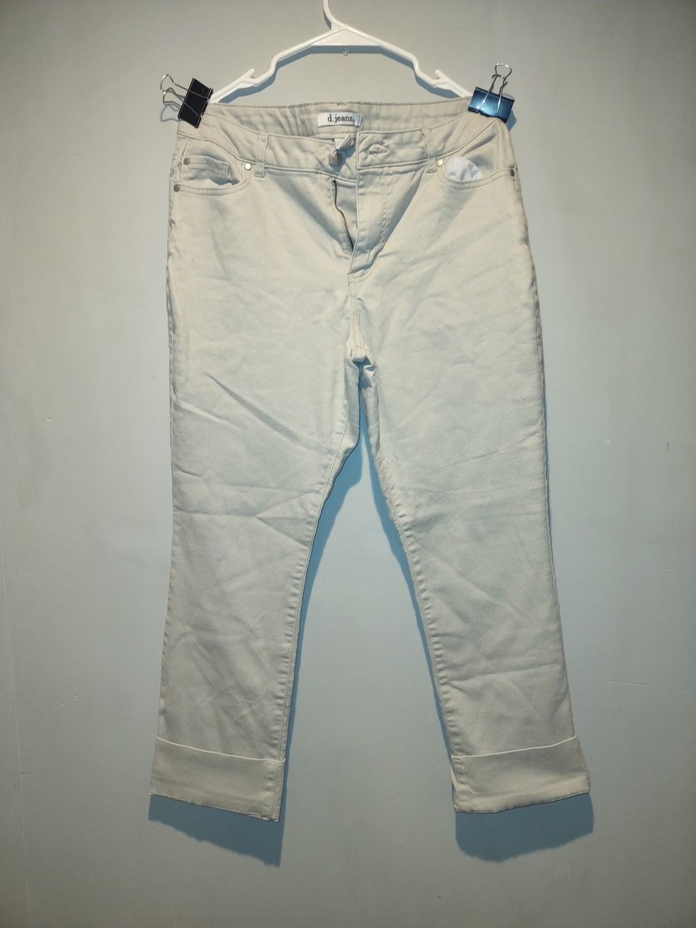 d. jeans Women's Khaki Straight Leg Cropped Chino